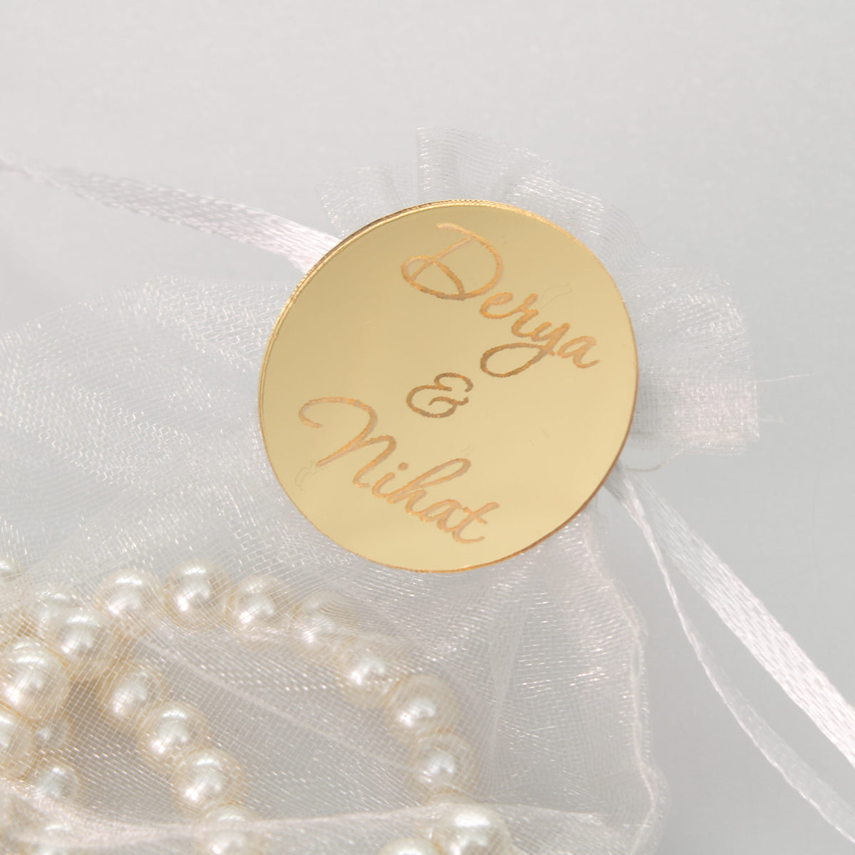 Personalisierte Perlen-Tasbih / Gebetskette im Mini-Organzasäckchen mit Gravur