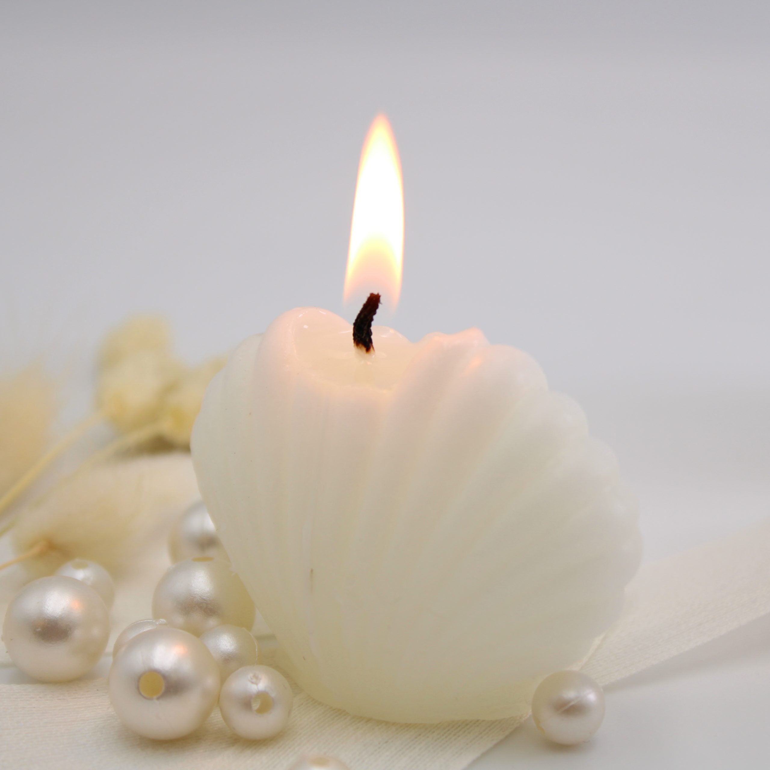 Gastgeschenk | Personalisierbare Muschelkerze mit Perlen & Leinenband – Hochzeit, Verlobung, Babyshower & besondere Anlässe