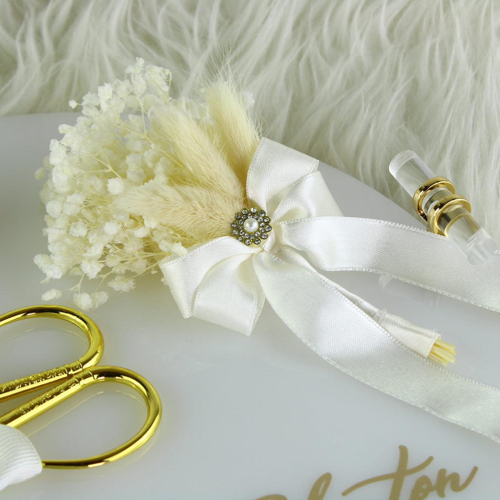 Verlobungstablett | Elegant Ringtablett mit Ringhalter, Schere und Blumendekor | Personalisierbar | rund Acryl