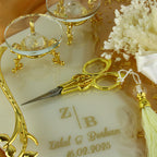 Verlobungstablett | Blumenform Ringtablett mit Ringhaltern, Blumen & Schere | Personalisierbar | Epoxidharz