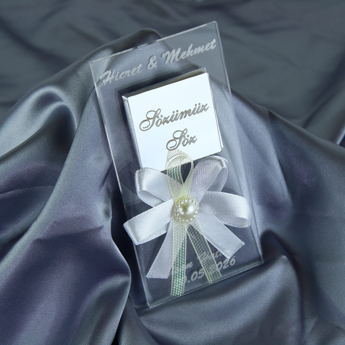 Gastgeschenk mit Schokolade, Blütenband & Perle | Stilvoller Magnet für Hochzeit, Geburtstag, alle Events - Personalisierbar