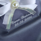 Gastgeschenk mit Schokolade, Blütenband & Perle | Stilvoller Magnet für Hochzeit, Geburtstag, alle Events - Personalisierbar