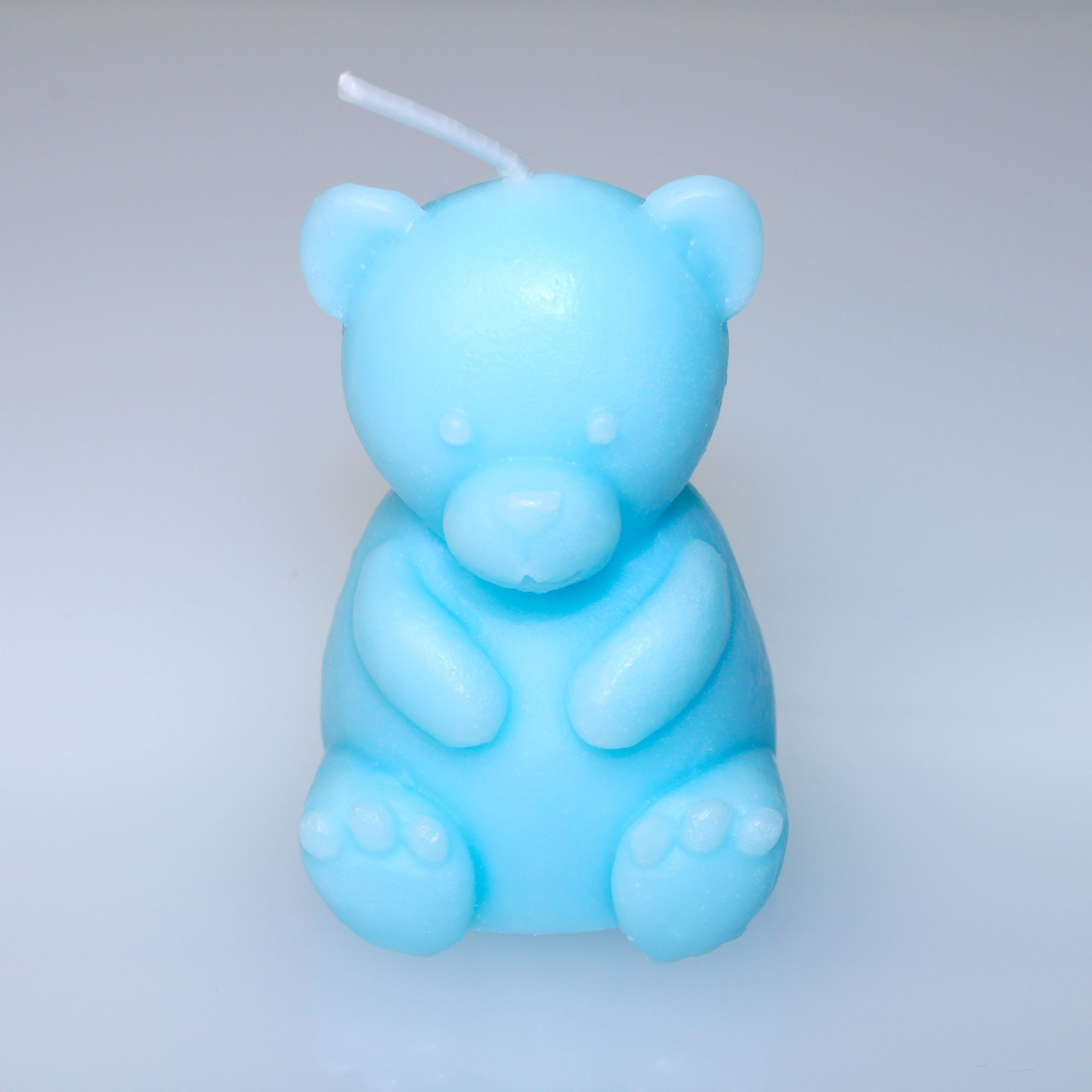 Personalisierte Bärenkerze mit Gravur – Geschenkidee für Babyfeier in Blau & Rosa