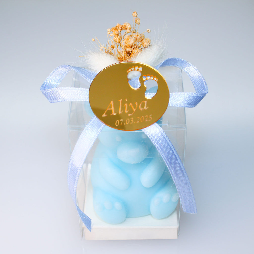 Personalisierte Bärenkerze mit Gravur – Geschenkidee für Babyfeier in Blau & Rosa