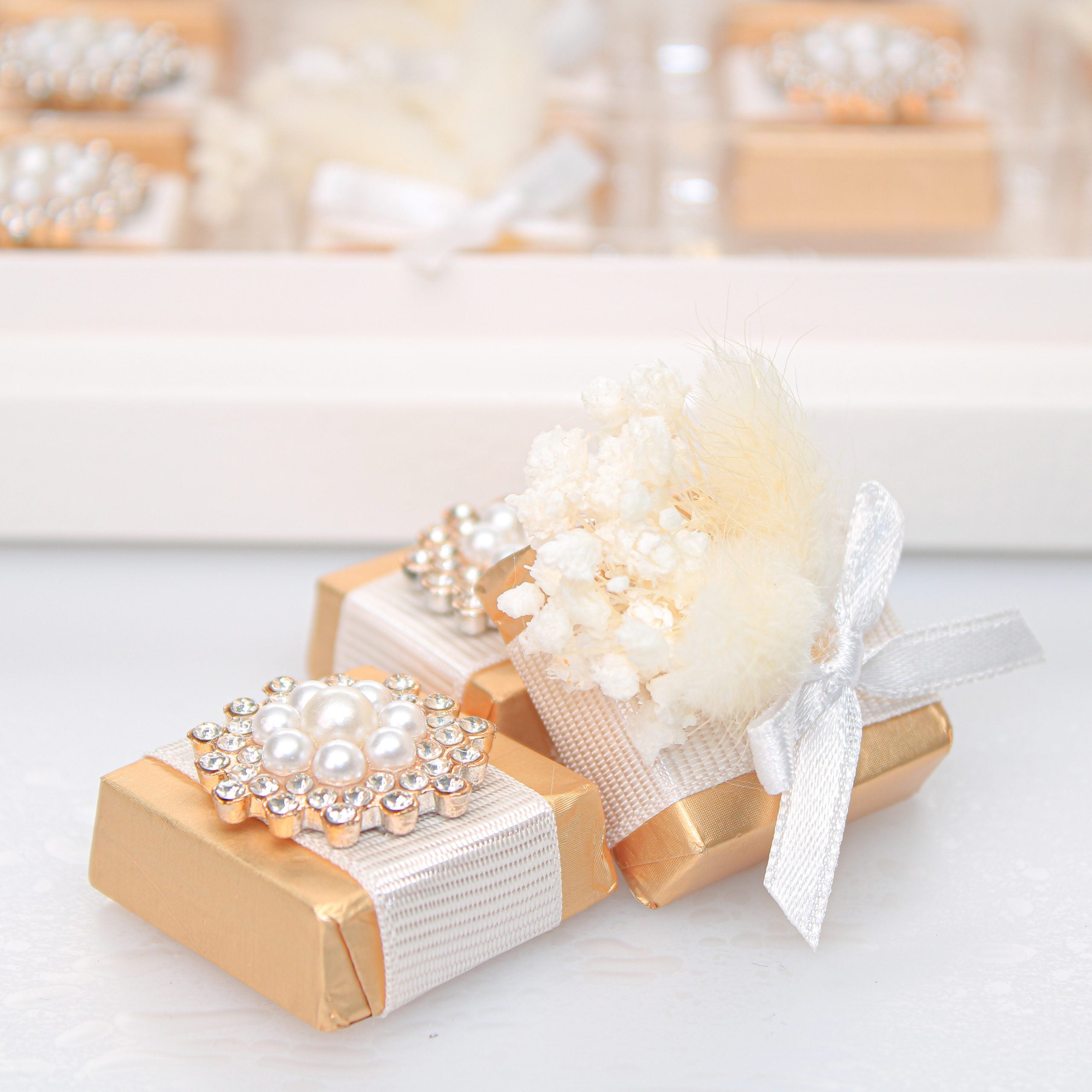 Dubai Pralinen – Geschenk zur Verlobung, Hochzeit oder Geburtstag – Personalisierte Luxus Schokoladenbox – Halal